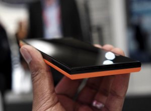 Intex Aqua Fish – смартфон под управлением Sailfish OS (выставка MWC 2016)
